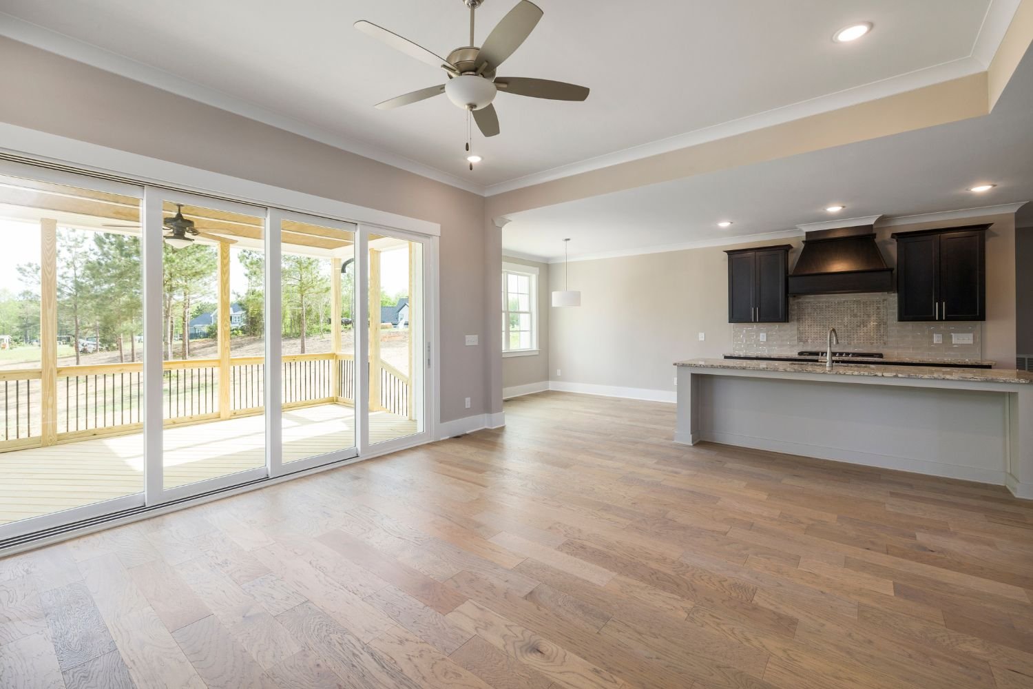 Vinyl vs laminate flooring (2)